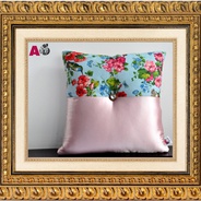 Cojín con botón de corazón  - Tela de colibrí en algodón + seda color rosa