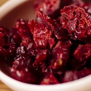 Trozos de Arándano 70g - El arándano rojo es el fruto del arbusto enano mirtilo. Tiene un altísimo contenido de polifenoles, que son agentes antioxidantes.