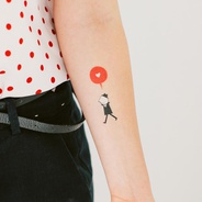 -SALE- Tatuaje temporal enamorado - Un tatuaje para usar solo unos días con diseños de artistas de todo el mundo.
