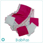 Babitas - Bonita hombrera  doble faz, para proteger la ropa de mama cuando saca los gases al bebe, con mini toallas para limpiarle  su boquita.
 