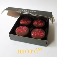 Caja 4 Brownies decorados - hermosa cajita gris con 4 deliciosos y hermosos brownies, empacada en bolsa de regalo, ideal para compartir... o no!