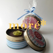 Cubote en tarrito de hojalata - Brownie grande bañado en chocolate y decorado, empacado en tarrito para regalo.