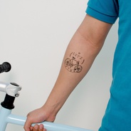 - SALE - Tatuaje temporal bicicletear - Un tatuaje para usar solo unos días con diseños de grandes artistas de todo el mundo.
