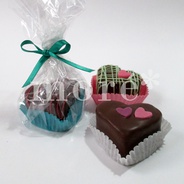 Cubito Corazón - brownie (4,5x4,5cm aprox, más grande que un cubito) bañado en chocolate, como solo Moré* sabe hacerlo...