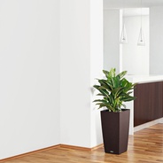 05. Cubico Cottage 30 "Autoriego" - Dale un toque estupendo a tus balcones y terrazas con esta matera en acabado texturizado. 
* Antes de tu compra confirma la existencia de colores